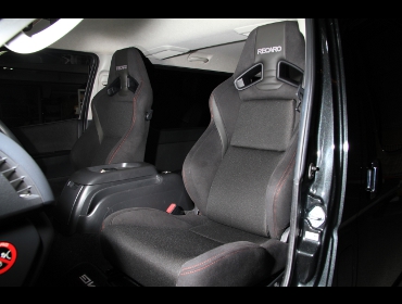 RECARO�i���J���V�[�g�j�@TOYOTA�@�n�C�G�[�X�@KDH201V�Ƀ��J���@SR-7F�@Lassic�V�[�g�q�[�^�[�t���@BK/RED�@���@SR-7F Lassic BK/RED�@����