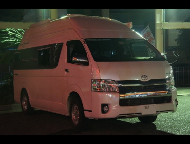 TOYOTA�@�n�C�G�[�X200�n4�^�@�L�����s���O�@��RECARO�i���J���j�V�[�g����