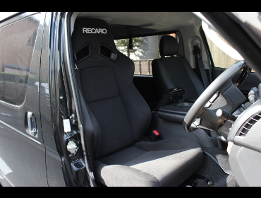 RECARO�i���J���V�[�g�j�@TOYOTA�@�n�C�G�[�X200�n�@4�^�Ƀ��J���@SR-7F KK100�@BK�@����