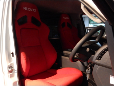 RECARO�i���J���V�[�g�j�@TOYOTA�@�n�C�G�[�X�Ƀ��J���@SR-7F�@KK100�@RED�@�~2�r�@����