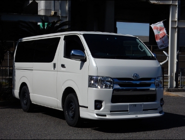 TOYOTA�@200�n�n�C�G�[�X�@4�^�i���[��RECARO�i���J���j�V�[�g����