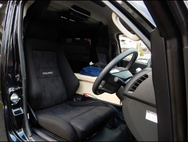 RECARO�i���J���V�[�g�j�@TOYOTA�@�n�C�G�[�X200�n�Ƀ��J���@�G���S���hMV�@BK�@�~2�r�@����