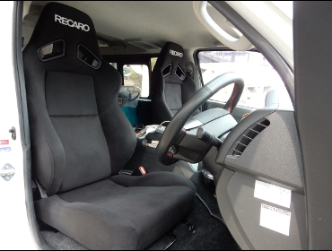 RECARO�i���J���V�[�g�j�@TOYOTA�@�n�C�G�[�X200�n�Ƀ��J���@SR-7F�@KK100�@BK�@�~2�r�@����