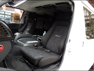 RECARO�i���J���V�[�g�j�@TOYOTA�@�n�C�G�[�X200�n�Ƀ��J���@�G���S���hMV�@BK�@�~2�r�@����