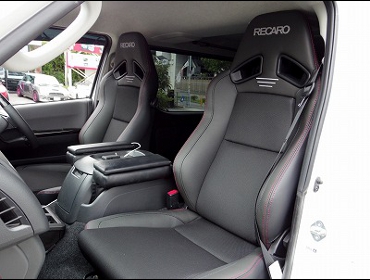 RECARO�i���J���V�[�g�j�@TOYOTA�@�n�C�G�[�X�@200�n�Ƀ��J���@SR-7F�@Lassic�@�V�[�g�q�[�^�[�t���@BK���U�[�@�~2�r�@����