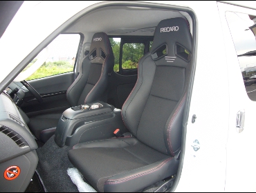 RECARO�i���J���V�[�g�j�@TOYOTA�@�n�C�G�[�X200�n�Ƀ��J���@SR-7F�@���V�b�N�@BK�@A/R�@�~2�r�@����