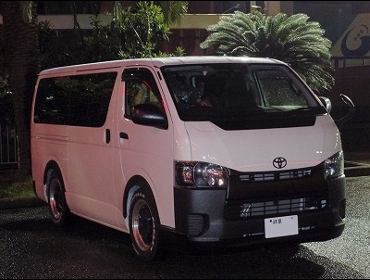 TOYOTA�@�n�C�G�[�X�@200�n�@�Ɂ@RECARO�i���J���j�V�[�g����