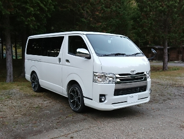 TOYOTA�@�n�C�G�[�X�@200�n�@�Ɂ@RECARO�i���J���j�V�[�g����