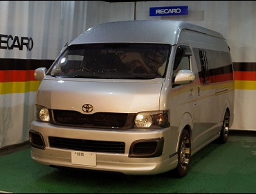 TOYOTA�@�n�C�G�[�X�@�Ɂ@RECARO�i���J���j�V�[�g����