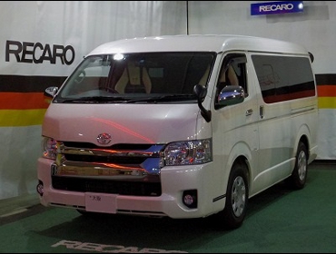 TOYOTA�@�n�C�G�[�X�@�Ɂ@RECARO�i���J���j�V�[�g����