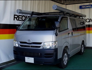 TOYOTA�@�n�C�G�[�X�@200�n�@2�^�m�[�}���{�f�B�@DX�@�Ɂ@RECARO�i���J���j�V�[�g����