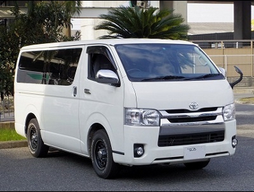 TOYOTA�@�n�C�G�[�X�@200�@�Ɂ@RECARO�i���J���j�V�[�g����