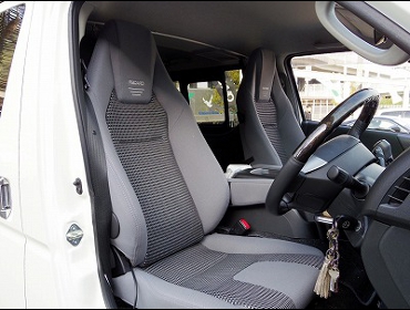 TOYOTA�@�n�C�G�[�X�@200�@�Ɂ@RECARO�i���J���j�@LX-F�@IN110�@�O���C�@�A�[�����X�g�t���@�~2�r�@����