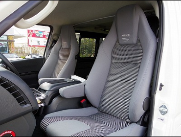 TOYOTA�@�n�C�G�[�X�@200�@�Ɂ@RECARO�i���J���j�@LX-F�@IN110�@�O���C�@�A�[�����X�g�t���@�~2�r�@����