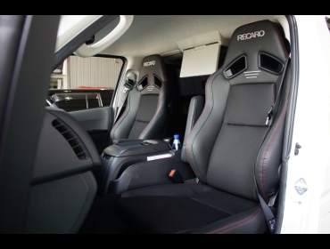 RECARO�i���J���V�[�g�j�@TOYOTA�@�n�C�G�[�X�@200�n�@5�^�f�B�[�[���@�Ɂ@���J���@SR-7F�@Lassic�@BK�@A/R�@�~2�r�@����