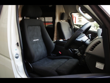 RECARO�i���J���V�[�g�j�@TOYOTA�@�n�C�G�[�X�@3�^�@TRH221K�@�Ɂ@RECARO�i���J���j�@�G���S���hMV�@BK�@����