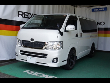 TOYOTA�@�n�C�G�[�X�@200�n�Ɂ@RECARO�i���J���j�V�[�g����