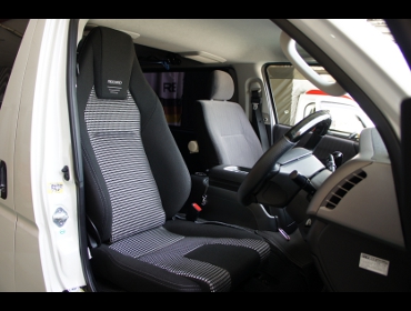 RECARO�i���J���V�[�g�j�@TOYOTA�@�n�C�G�[�X�@200�n�Ɂ@RECARO�i���J���j�@LX-F�@IN110�@BK�@����