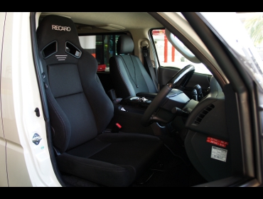RECARO�i���J���V�[�g�j�@TOYOTA�@�n�C�G�[�X�@�i���[�@4�^�@KDH206V�@�Ɂ@RECARO�i���J���j�@SR-7F�@GK100�@BK�@A/R�@����