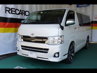 TOYOTA�@�n�C�G�[�X�@200�n�@3�^�@�i���[�@2013�N�@�Ɂ@RECARO�i���J���j�V�[�g����