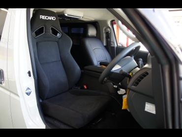 RECARO�i���J���V�[�g�j�@TOYOTA�@�n�C�G�[�X�@2018�N�@�Ɂ@���J���@SR-7F�@KK100�@BK�@����