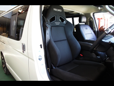 RECARO�i���J���V�[�g�j�@TOYOTA�@�n�C�G�[�X�@200�n�@3�^�@�i���[�@2013�N�@�Ɂ@���J���@SR-7F�@GK100�@BK/BK�@����
