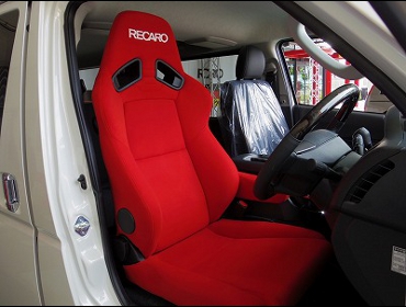 RECARO�i���J���V�[�g�j�@TOYOTA�@�n�C�G�[�X�@5�^�@�i2018�N�j�@�Ɂ@���J���@SR-7F�@KK100�@RED�@�A�[�����X�g�t���@����