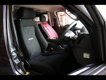 RECARO�i���J���V�[�g�j�@TOYOTA�@�n�C�G�[�X�@200�n�@�Ɂ@�G���S���hMV�@BK�@����