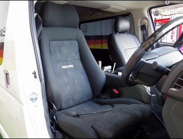 RECARO�i���J���V�[�g�j�@TOYOTA�@�n�C�G�[�X�@200�n�@4�^�@�i���[�@�Ɂ@RECARO�i���J���j�@�G���S���hMV�@BK�@����