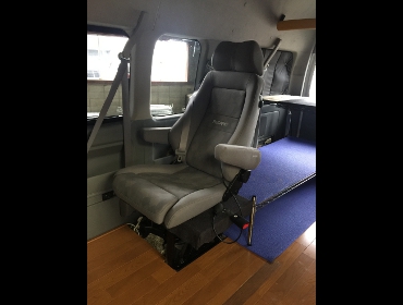 TOYOTA�@200�n�n�C�G�[�X�@�O�����h�L���r���@�Ɂ@RECARO�i���J���j�@�G���S���hMV�@�O���C�@���@3��ځ@�G���S���hMV�@�O���C�@�A�[�����X�g�t���@����