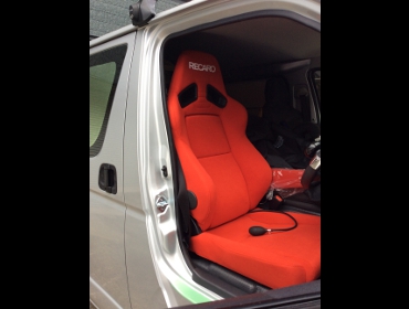 RECARO�i���J���V�[�g�j�@TOYOTA�@�n�C�G�[�[�X�@�Ɂ@RECARO�i���J���j�@SR-7F�@KK100�@RED�@�A�[�����X�g�t���@����