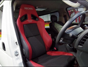 RECARO�i���J���V�[�g�j�@TOYOTA�@�n�C�G�[�X�@�X�[�p�[GL�i2014�N�j�@�Ɂ@RECARO�i���J���j�@SR-7F�@Lassic�@RED�iA/R�^�C�v�j�@����