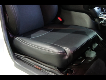 TOYOTA�@200�n�n�C�G�[�X�@�Ɂ@RECARO�i���J���j�@LX-F�@TR�@NN�@A/R�@����