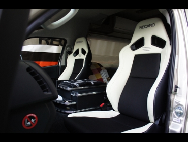 TOYOTA�@�n�C�G�[�X�@�L�����s���O�@4�^�i2017�N�j�@�Ɂ@RECARO�i���J���j�@SR-7F�@Lassic�@�z���C�g�@���@SR-7F�@Lassic�@�z���C�g�@�V�[�g�q�[�^�[�t���@����