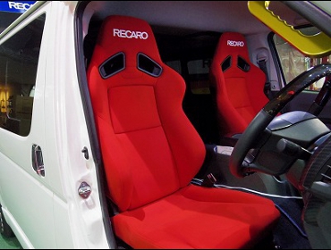 TOYOTA�@�n�C�G�[�X�@4�^�@�Ɂ@RECARO�i���J���j�@SR-7F�@KK100�@RED�@�~2�r�@����