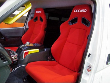 TOYOTA�@�n�C�G�[�X�@4�^�@�Ɂ@RECARO�i���J���j�@SR-7F�@KK100�@RED�@�~2�r�@����