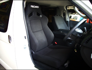 RECARO�i���J���V�[�g�j�@TOYOTA�@�n�C�G�[�X�@�Ɂ@RECARO�i���J���j�@SR-7F�@KK100�@BK�@����