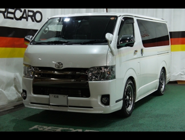 TOYOTA�@�n�C�G�[�X�@200�n�@5�^�@�i���[�@�f�B�[�[���i2018�N�j�@�Ɂ@RECARO�i���J���j�@SR-7F�@GK100�@BK/BL�@����