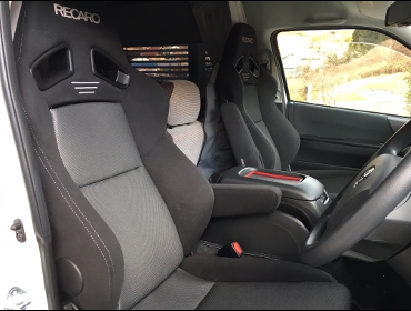 RECARO�i���J���V�[�g�j�@TOYOTA�@�n�C�G�[�X�@�L�����p�[�����@TRH226K�@�Ɂ@RECARO�i���J���j�@SR-7F�@GK100�@BK/SIL�@�V�[�g�q�[�^�[�t���@����