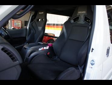 TOYOTA�@�n�C�G�[�X�@5�^�@�f�B�[�[���@�i���[�@�Ɂ@RECARO�i���J���j�@RS-G�@GK�@���@SR-7�@���V�b�N�@BK�@����