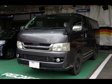 TOYOTA�@���W�A�X�G�[�X�@200�n�@KDH206V�i2008�N�j�@�Ɂ@RECARO�i���J���j�@SR-7F�@GK100�@BK/RED�@�~���E�@����