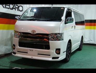 TOYOTA�@�n�C�G�[�X�@200�n�@5�^�@�i���[�@�f�B�[�[���i2018�N�j�@�Ɂ@RECARO�i���J���j�@SR-7F�@GK100�@BK/RED�@�~���E�@����