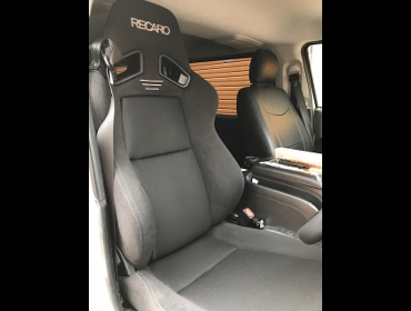 RECARO�i���J���V�[�g�j�@TOYOTA�@�n�C�G�[�X5�^�@�i���[�@�K�\�����ԁ@�Ɂ@RECARO�i���J���j�@SR-7F�@GK100�@BK/BK�@����