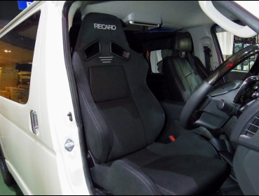RECARO�i���J���V�[�g�j�@TOYOTA�@�n�C�G�[�X�@200�n�@5�^�i2018�N�j�@�Ɂ@RECARO�i���J���j�@SR-7�@GK100�@BK/BK�@����