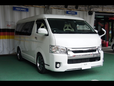 TOYOTA�@�n�C�G�[�X�@5�^�@���C�h�@�Ɂ@RECARO�i���J���j�@SR-7F�@Lassic�@���iA/R�^�C�v�j�@�~���E�@����