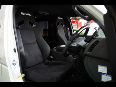 TOYOTA�@�n�C�G�[�X�@200�n�@5�^�@�i���[�@�f�B�[�[���@�Ɂ@RECARO�i���J���j�@SR-7F�@Kk100�@BK�iA/R�^�C�v�j�~���E�@����