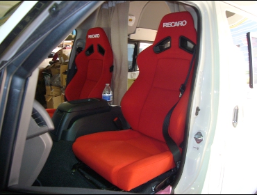 TOYOTA�@�n�C�G�[�X�@5�^�@�i���[�@�f�B�[�[���@�n�C���[�t�@�L�����p�[�����@�Ɂ@RECARO�i���J���j�@SR-7F�@KK100�@RED�@�~���E�@����