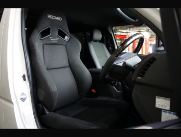 TOYOTA�@�n�C�G�[�X�i2018�N12���j�@�Ɂ@RECARO�i���J���j�@SR-7F�@GK100�@BK/BK�@����