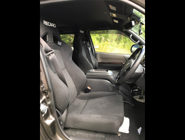 TOYOTA�@�n�C�G�[�X�@5�^�@�f�B�[�[���@�i���[�@�Ɂ@RECARO�i���J���j�@SR-7F�@KK100�@BK�@�~���E�@����