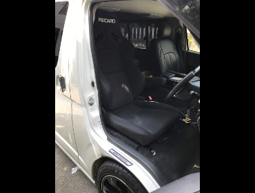 TOYOTA�@�n�C�G�[�X�@3�^�@�K�\�����ԁ@TRH200V�@�Ɂ@RECARO�i���J���j�@SR-7F�@KLK100�@BK�@�A�[�����X�g�t���@����